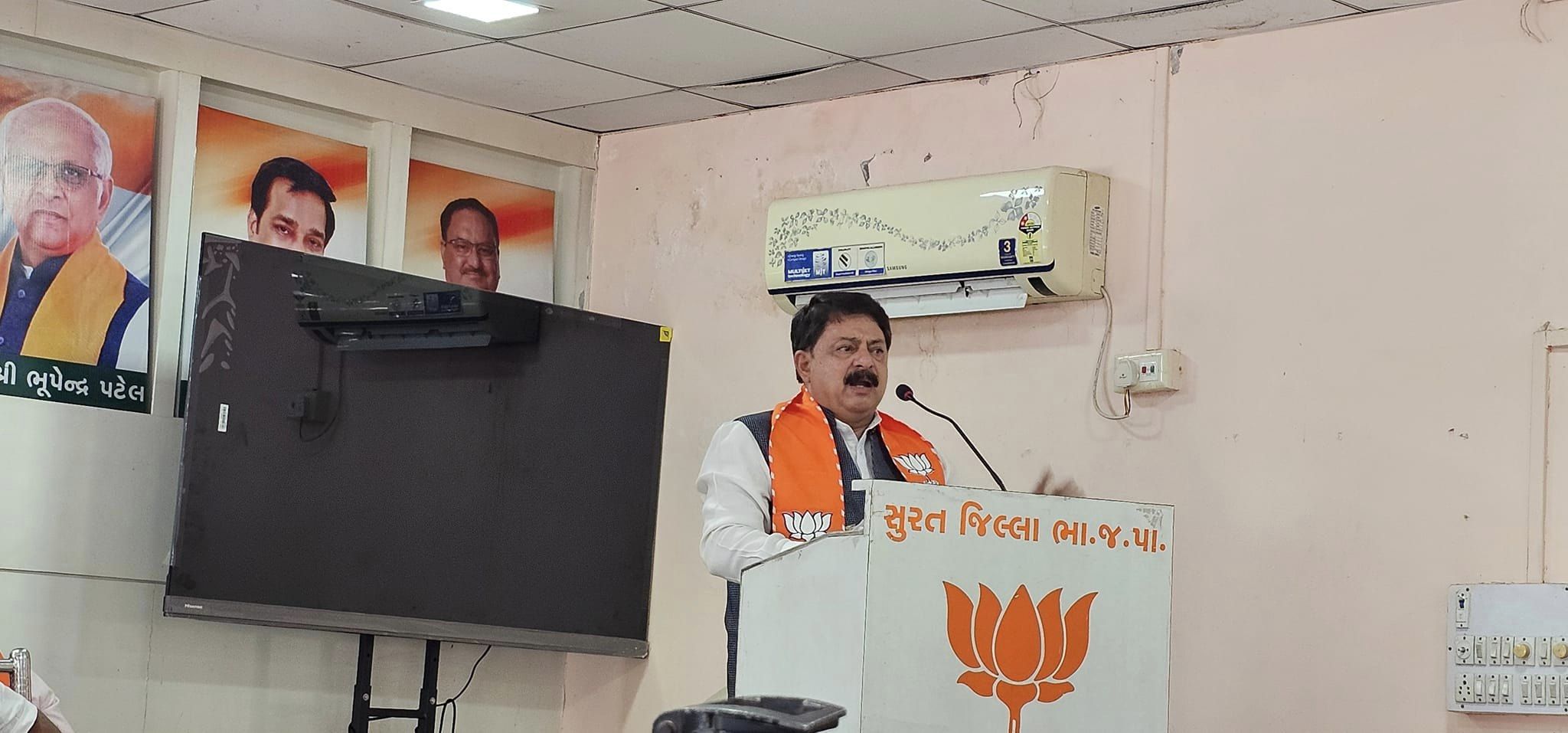 તા.૨૫/૦૬/૨૦૨૪ ના રોજ કટોકટી દિવસનો કાર્યક્રમ સુરત જીલ્લા ભાજપ મધ્યસ્થ કાર્યાલય બારડોલી ખાતે યોજાયો.